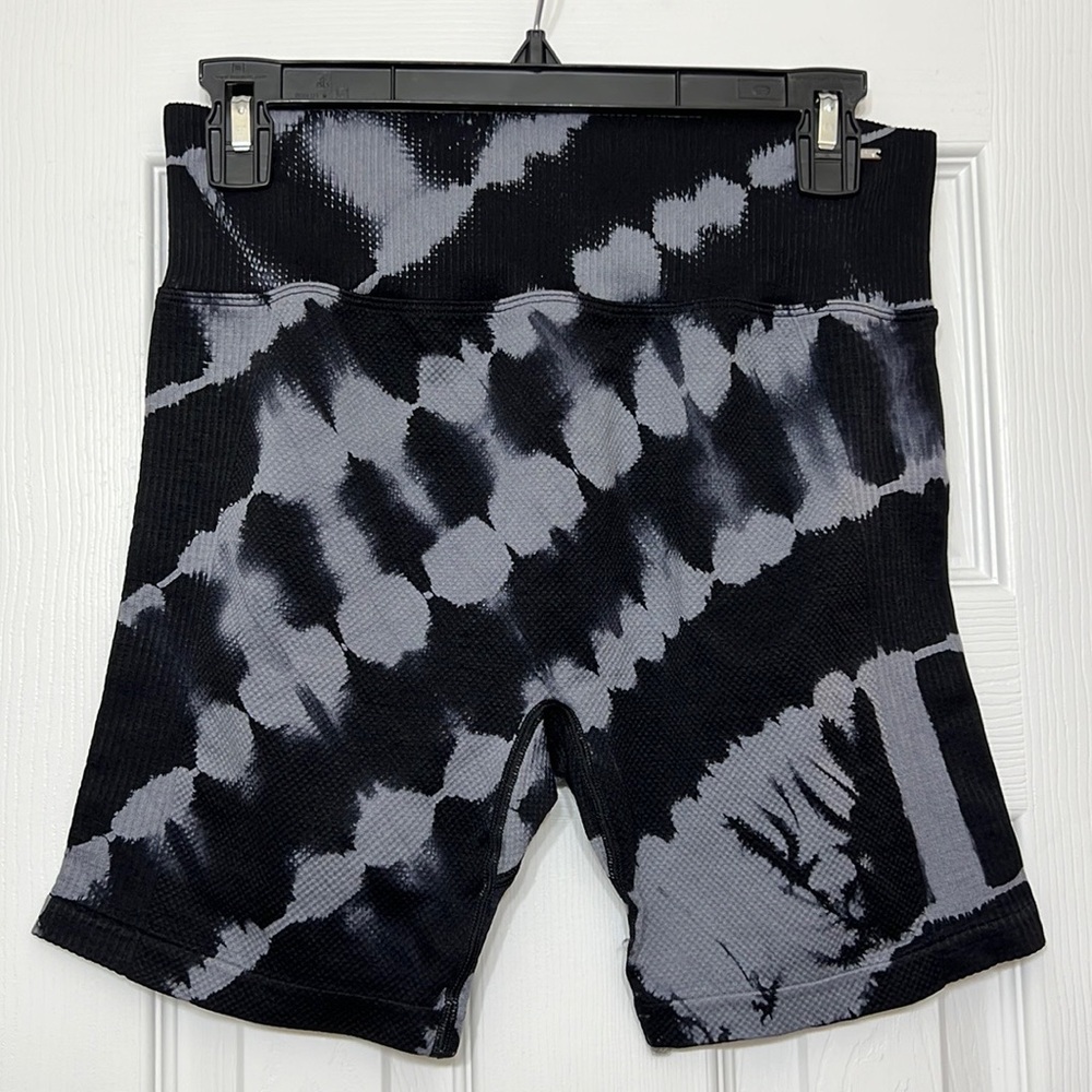 PINK Victoria’s Secret Grey & Black biker shorts! Size large. Can fit a size M/L